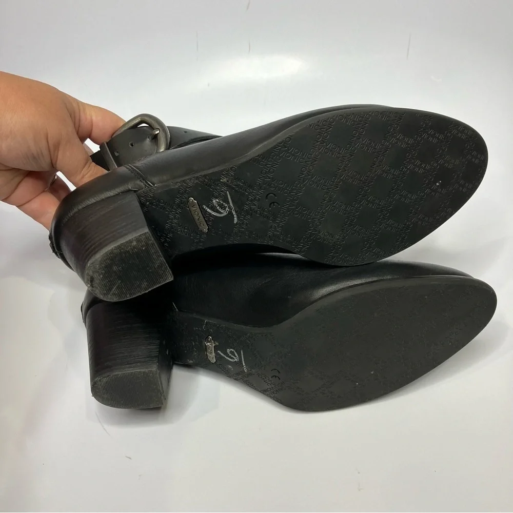 Vionic‎ black leather heeled boots size 8.5